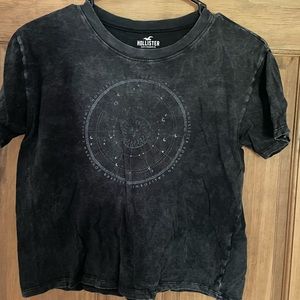 A little bit crop Hollister shirt size xs